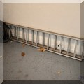 L07. Aluminum extension ladder. 
